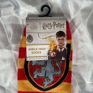 ⚡️NWT Harry Potter Ankle Socks Gryffindor House Seal with stripes⚡️